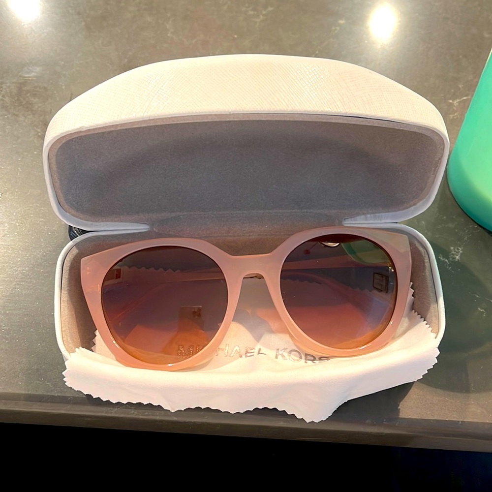 MICHAEL KORS SUNNIES 😎